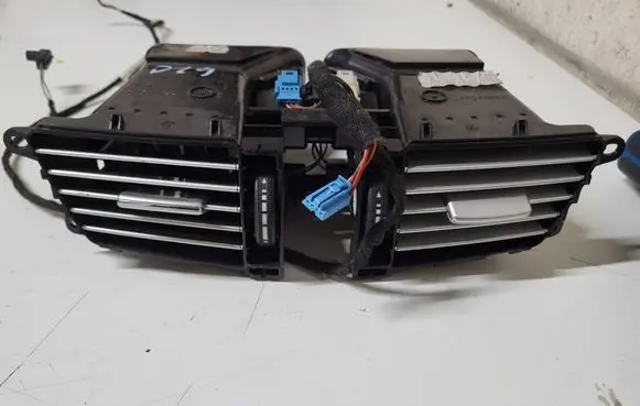 Mercedes-Benz E W212 Dash center air vent grill A2128302854 06825001