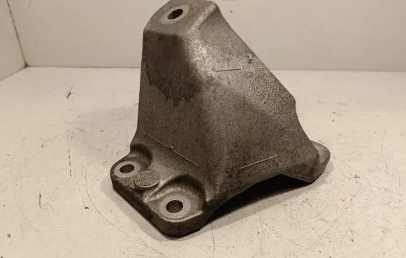 BMW 5 F10 F11 Engine mounting bracket 6795958