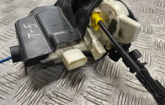 Audi A8 S8 D4 4H Rear door lock 4H0839015C