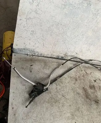 Volkswagen Jetta VI Hand brake release cable 