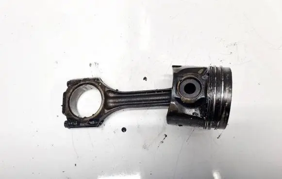 Volkswagen PASSAT B5 Piston with connecting rod