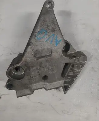 Engine mount bracket