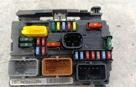 Citroen C3 Picasso BSM Control unit 9667199680