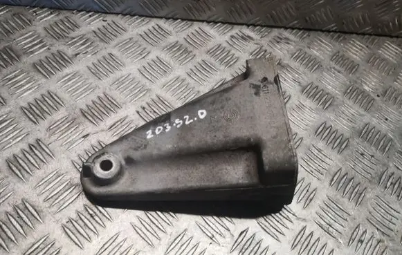 Mercedes-Benz C W203 Engine mounting bracket 6112230804 A6112230804