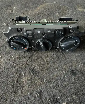 Volkswagen Golf V Climate control unit