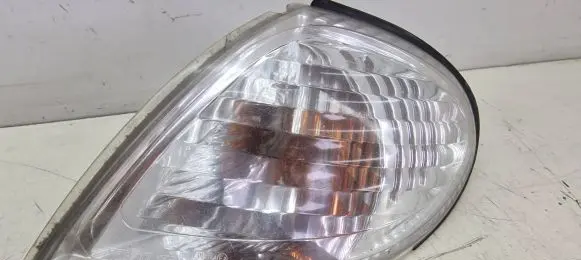 Nissan Almera Tino Front indicator light