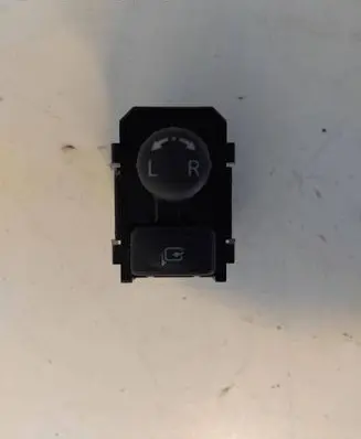 Nissan Leaf I (ZE0) Wing mirror switch