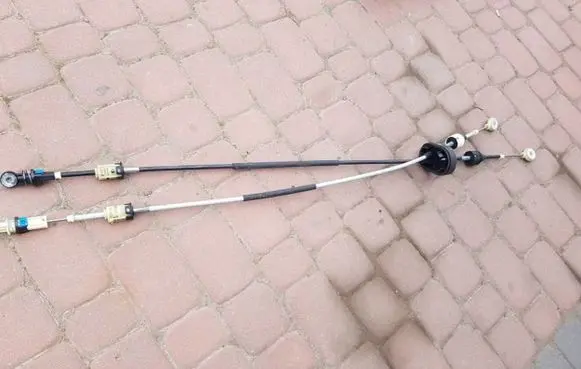 Opel Insignia A Gear shift cable linkage 55596503