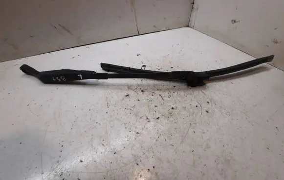 Volkswagen PASSAT B5.5 Front wiper blade arm