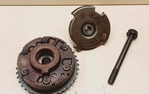 BMW 5 E60 E61 Camshaft pulley/ VANOS 7540348 7540442