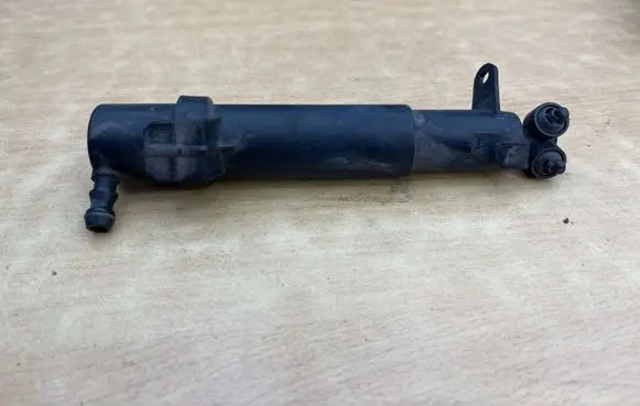 Mercedes-Benz E W211 Headlight washer spray nozzle 2118600547
