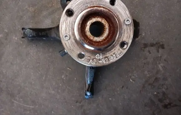 Peugeot 208 Front wheel hub