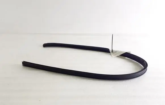 Opel Vivaro Rubber seal front coupe door 