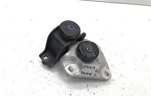 Engine mount vacuum valve