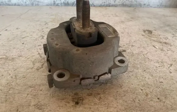 Dodge Durango Gearbox mount 05154807AD PA11152