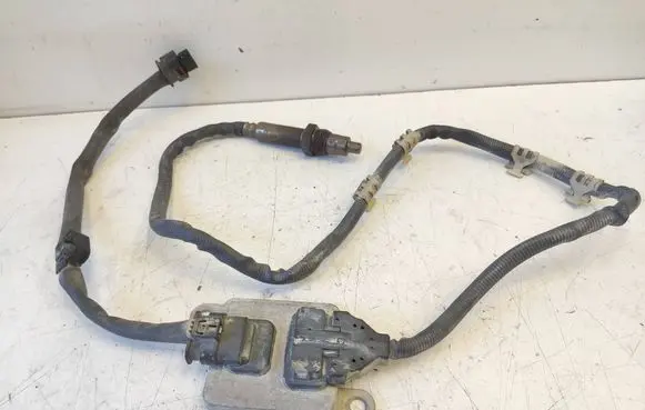 Mercedes-Benz C AMG W205 Lambda probe sensor A0009059803 1609050285 A2C254840003