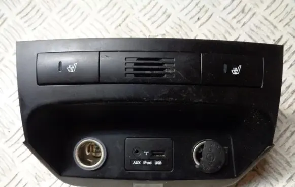 KIA Sorento USB socket connector 933002P030 961202P000 847302P000