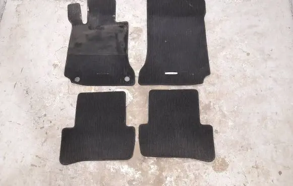 Mercedes-Benz C W204 Car floor mat set 2046804948 2046841303