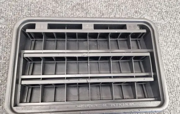 BMW 6 F12 F13 Quarter panel pressure vent 6962293