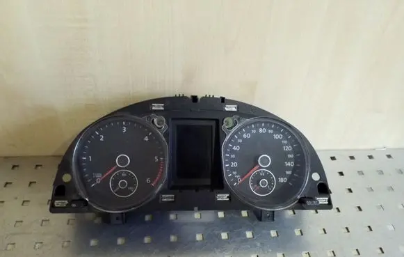Volkswagen PASSAT CC Speedometer (instrument cluster) 3C8920970E