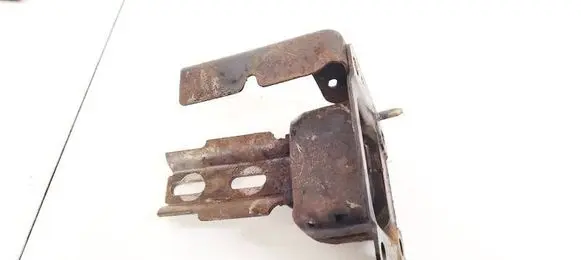 Peugeot 1007 Engine mount bracket