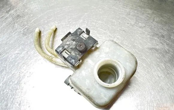 Opel Meriva A Brake fluid reservoir 3206716