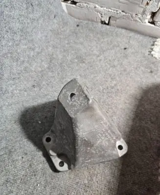 BMW 5 F10 F11 Engine mounting bracket 6795958 73681310 6781242