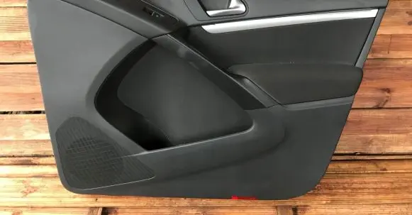 Volkswagen Tiguan Front door card panel trim