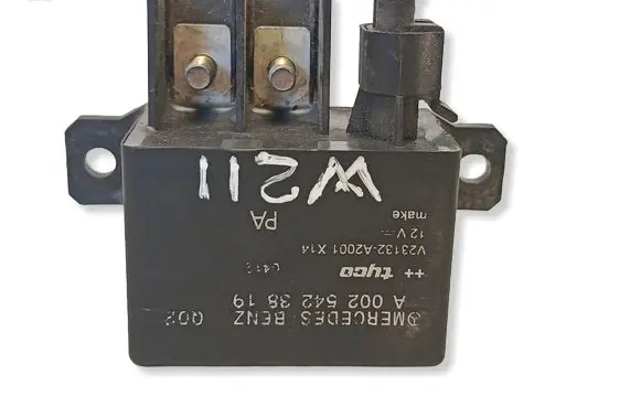 Mercedes-Benz E W211 Charging relay 23132A2001314 A0025423819