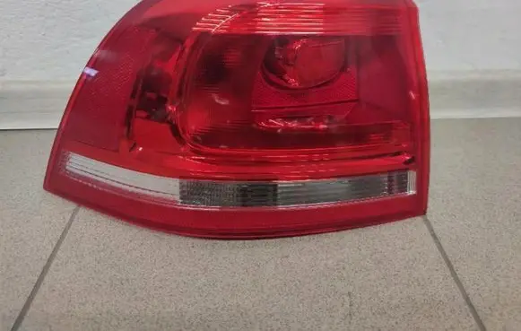 Volkswagen Touareg II Rear/tail lights 7P6 945 095 D