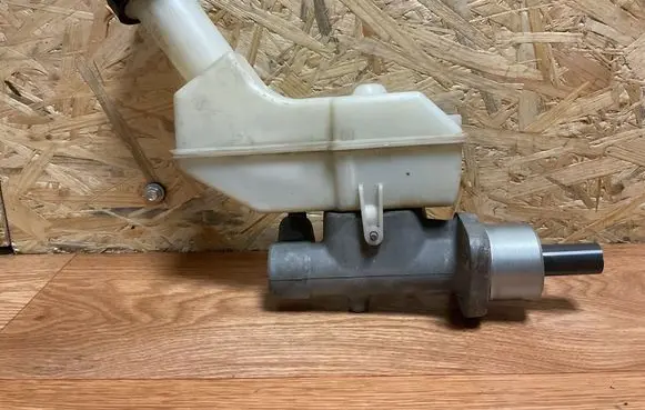 Master brake cylinder