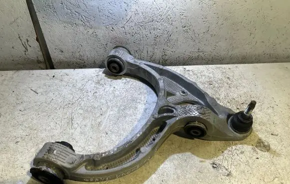 Jeep Grand Wagoneer Front lower control arm/wishbone 68403654