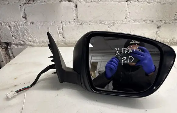 Nissan X-Trail T32 Front door electric wing mirror 