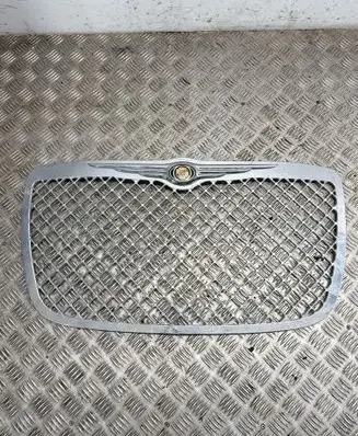 Chrysler 300 - 300C Front bumper upper radiator grill 82209852 82209852AB