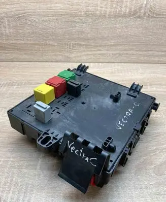 Volkswagen Golf IV Fuse module 13125488 460023260