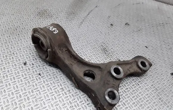 Toyota Hilux (N80, N90, N100, N110) Front differential bracket 