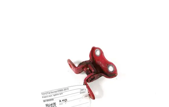 Toyota Verso Front door lower hinge 6873002050