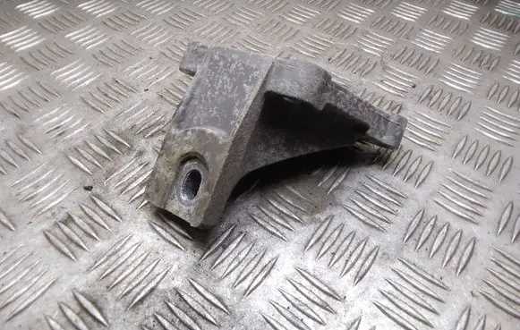 Nissan Leaf I (ZE0) Engine mounting bracket