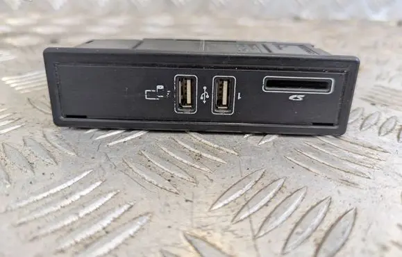 Mercedes-Benz E W213 USB socket connector A2138200400
