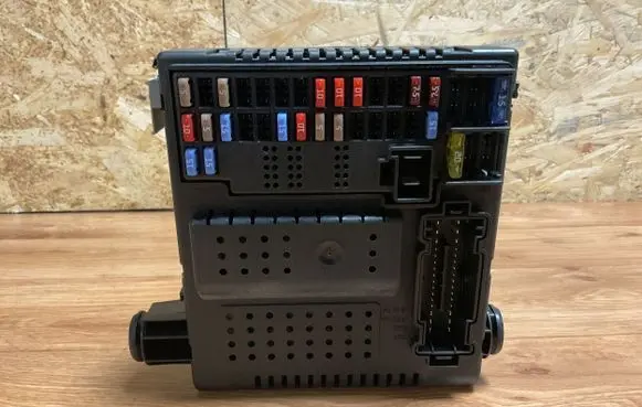 Volvo V70 Fuse module 30765149 05W485 28024622
