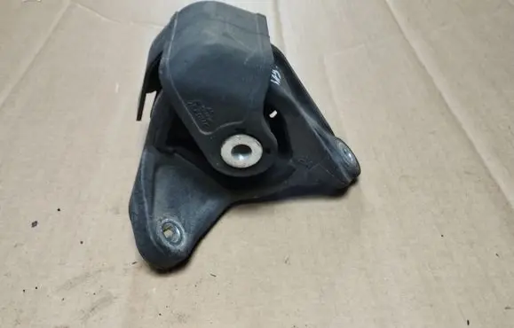 Honda Accord Engine mount bracket