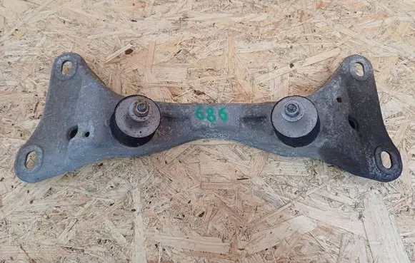 BMW 1 E82 E88 Gearbox mounting bracket 6797534 68572910