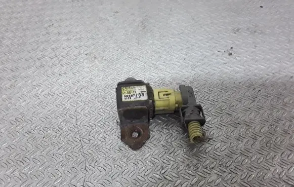 Mitsubishi Outlander Airbag deployment crash/impact sensor MR587733