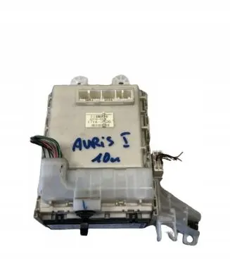 Toyota Auris 150 Relay mounting block 171410E26 8273002J50