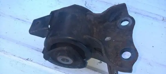 Mazda 6 Engine mount bracket