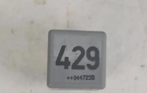 Audi A4 S4 B5 8D Other relay 1J0906381