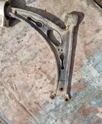 Volkswagen Golf V Front lower control arm/wishbone GJS40015 201967B
