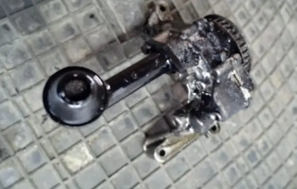 Volkswagen Touran II Oil pump TOURAN2011M1677KW
