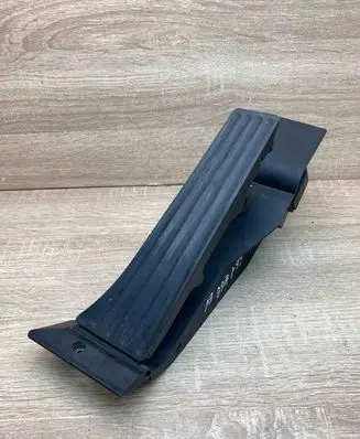 BMW 5 E60 E61 Accelerator throttle pedal 6766930 25916010