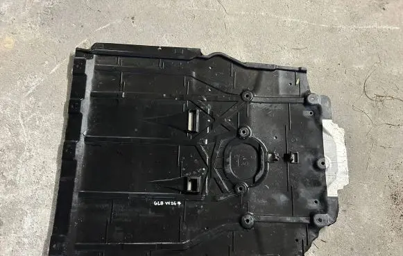 Mercedes-Benz GLB x247 Engine splash shield/under tray A2475201600